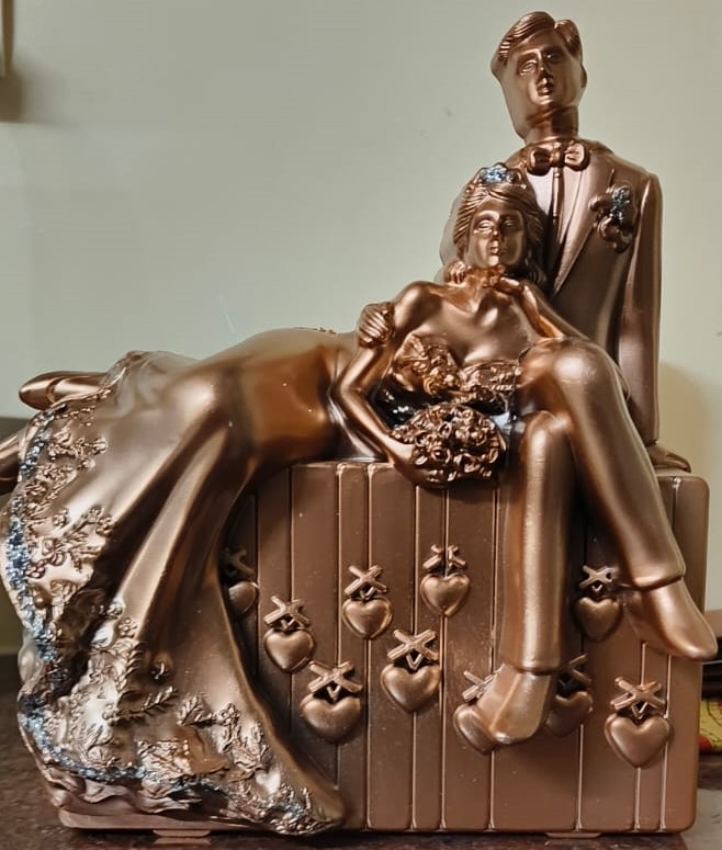 Bronze Reclining Couple Heart Showpiece